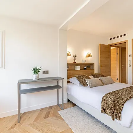 Ref 1980 - Palm Sea View Apartment Cannes